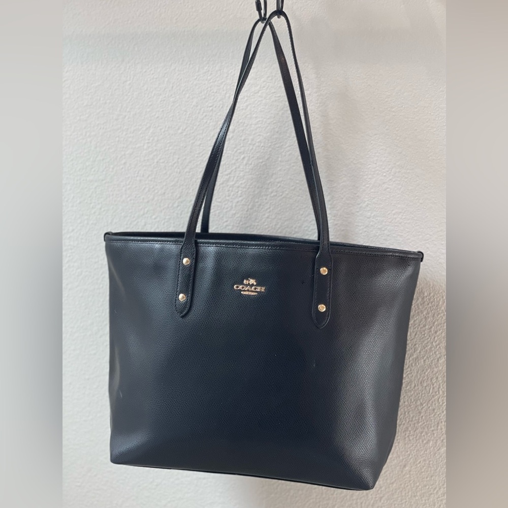 Coach leather tote. Black.